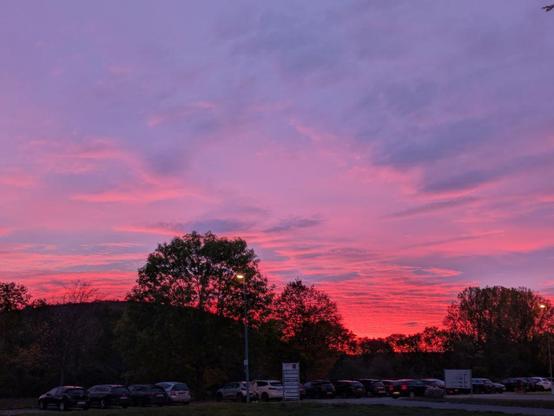 rosa-violetten Himmel bei Sonnenaufgang