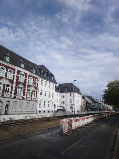 Blick auf die Castroper Baustelle. Baken und eine freie Fläche.
