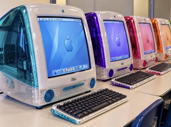 Verschiedene iMacs aus den Neunzigern